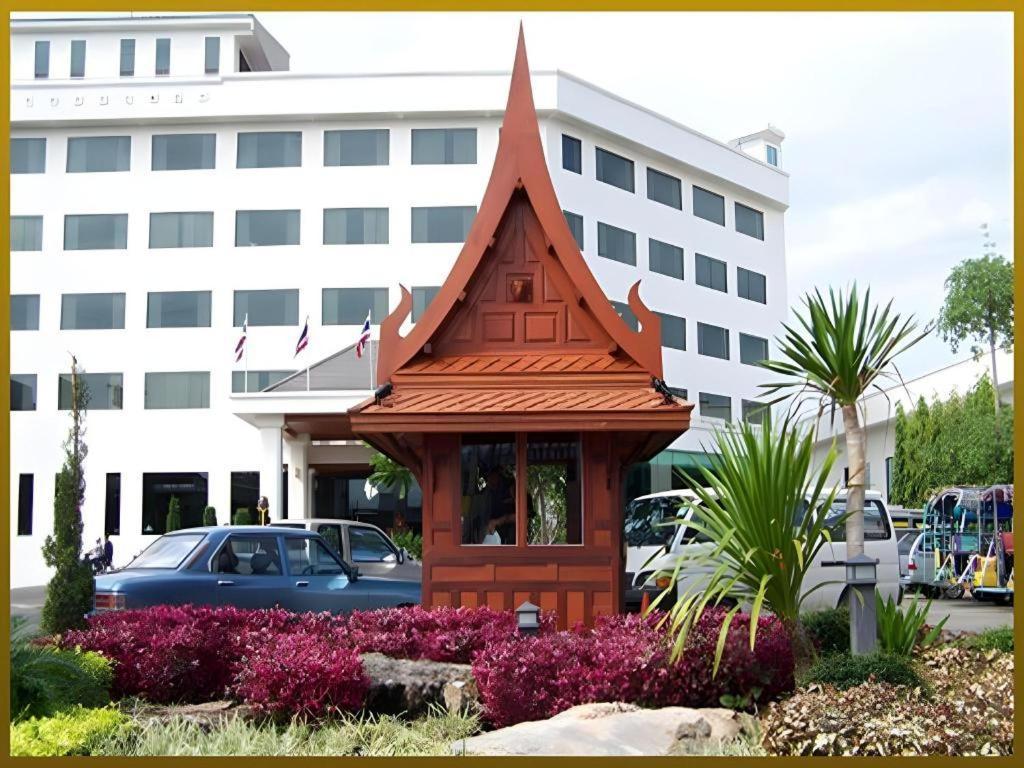Sri U-Thong Grand Hotel Suphan Buri Bagian luar foto