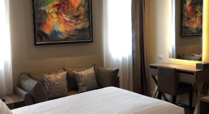 Sri U-Thong Grand Hotel Suphan Buri Bagian luar foto