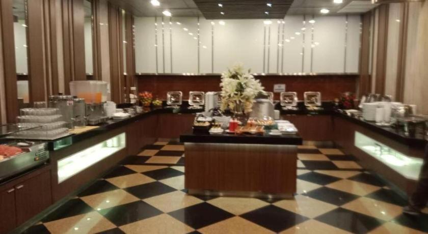Sri U-Thong Grand Hotel Suphan Buri Bagian luar foto