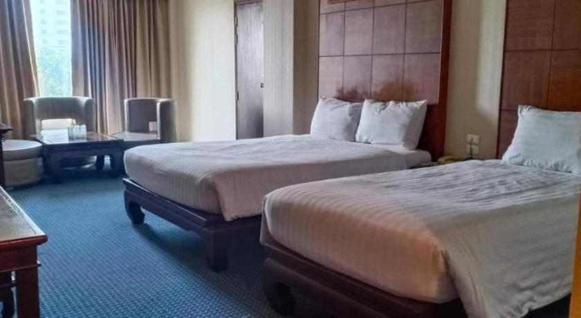 Sri U-Thong Grand Hotel Suphan Buri Bagian luar foto