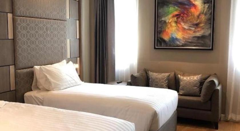 Sri U-Thong Grand Hotel Suphan Buri Bagian luar foto