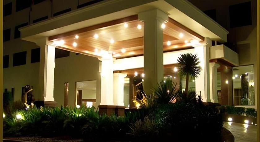 Sri U-Thong Grand Hotel Suphan Buri Bagian luar foto