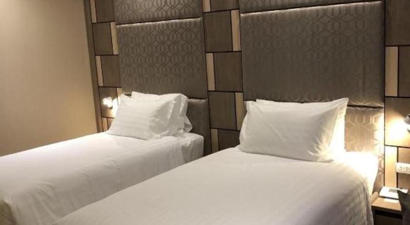 Sri U-Thong Grand Hotel Suphan Buri Bagian luar foto