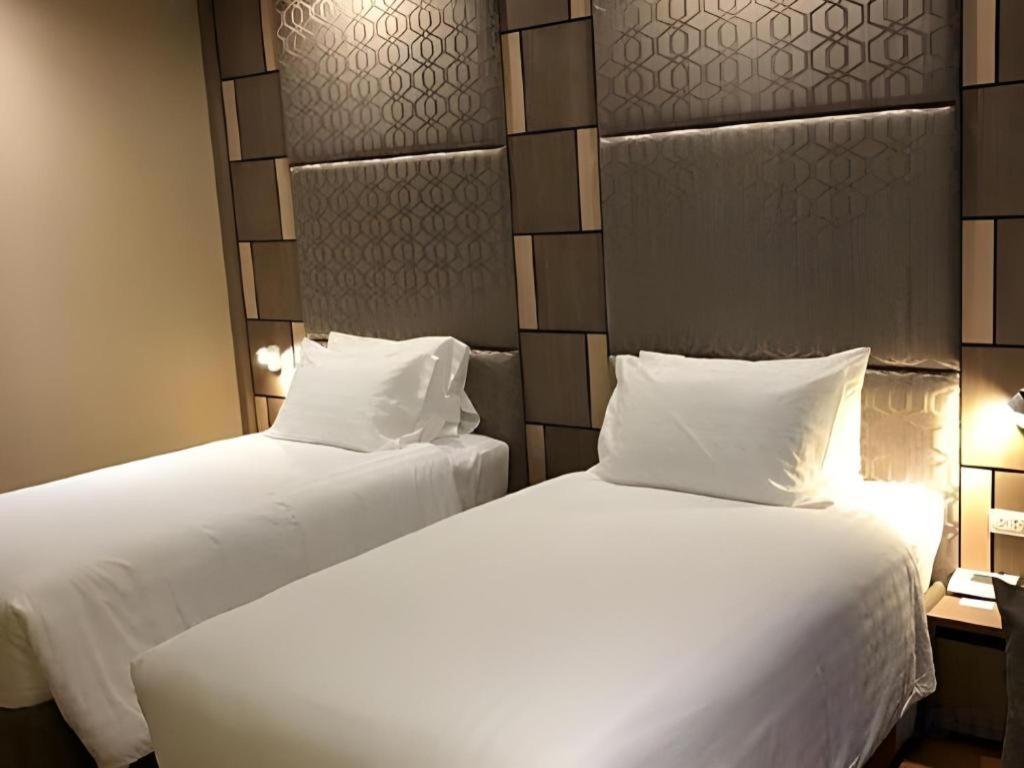 Sri U-Thong Grand Hotel Suphan Buri Bagian luar foto