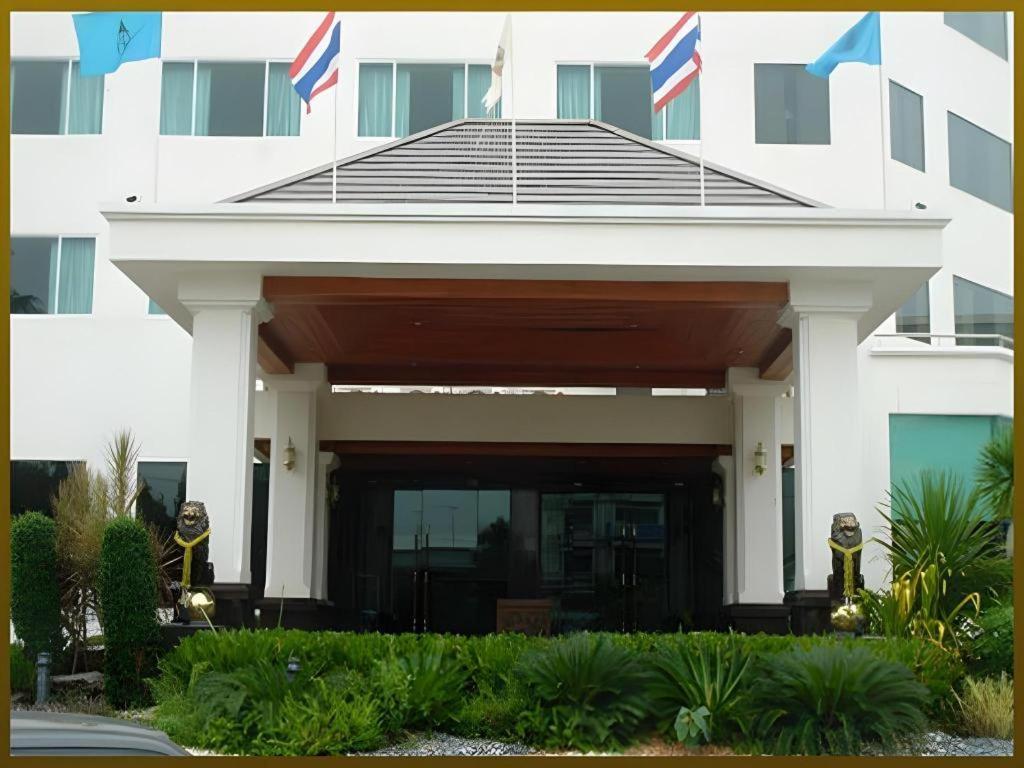 Sri U-Thong Grand Hotel Suphan Buri Bagian luar foto